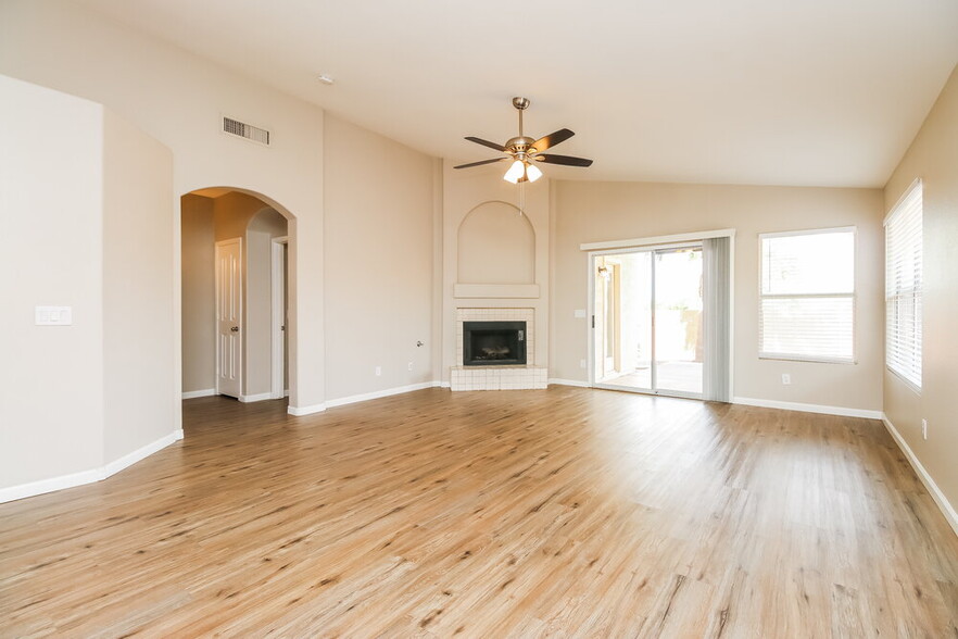 Building Photo - 2044 S Avoca Cir