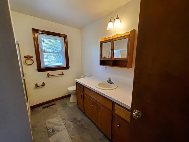 Building Photo - 231 Crescent Dr