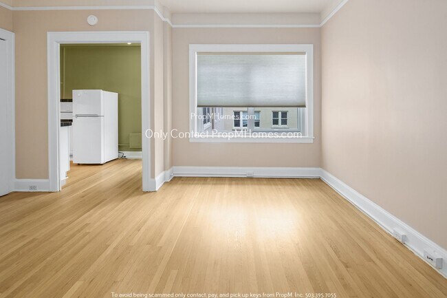 Building Photo - Classic Nob Hill Studio with Courtyard Acc...