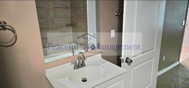 Building Photo - 564 Chesterfield Ave