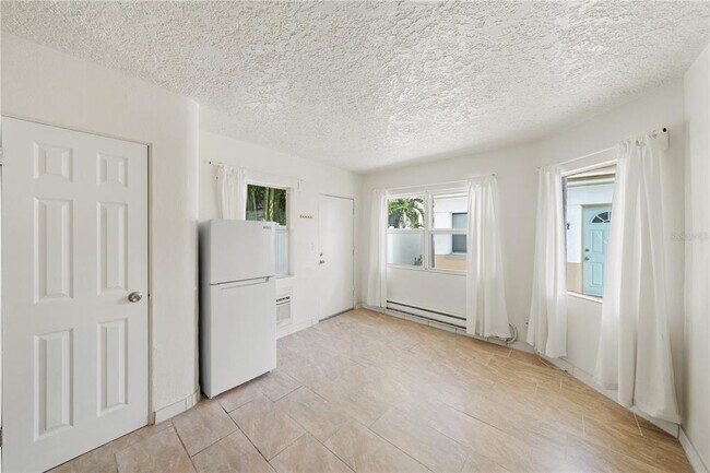 Building Photo - 901 3rd St N