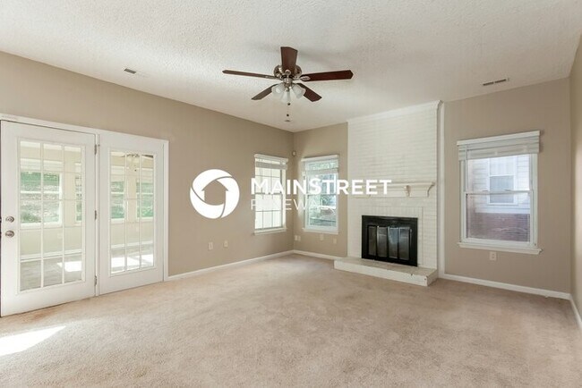 Building Photo - 4 Bedroom Pet-Friendly Home in Charlotte, NC with Main Street Renewal