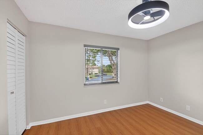 Building Photo - 511 Shady Pine Way