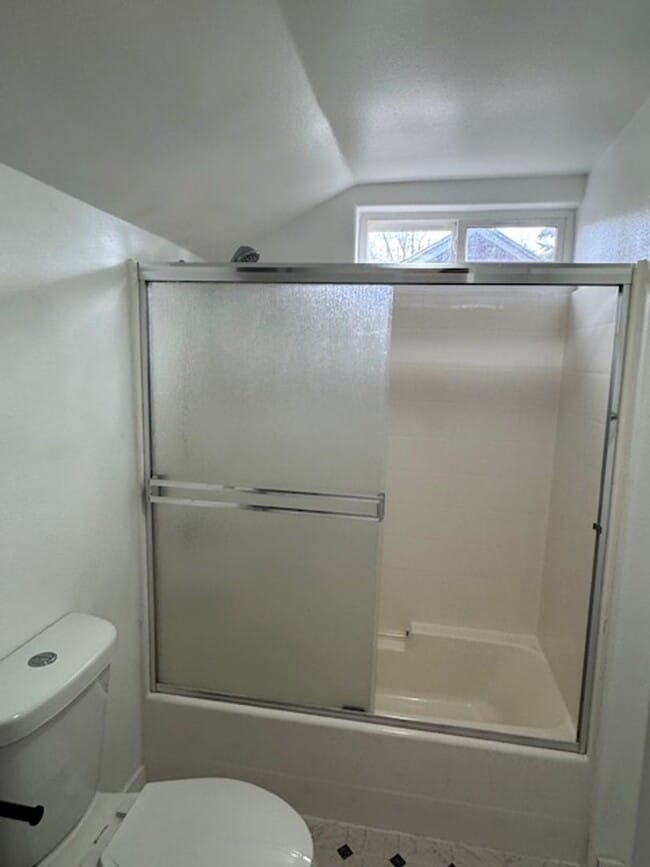 Building Photo - RENOVATED UPSTAIRS 2 BEDROOM HOME- FULL PRIVATE UPPER LEVEL