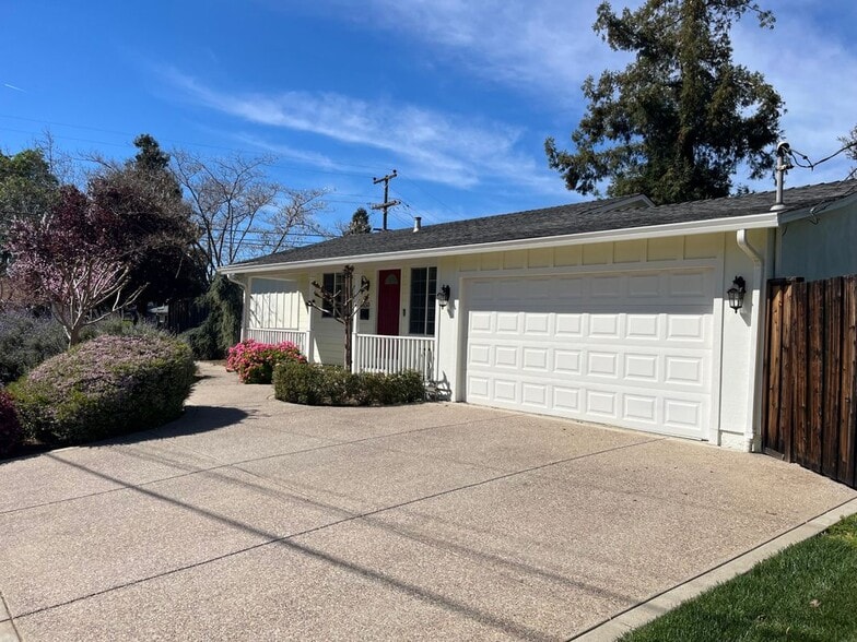 Building Photo - 1450 Carolina Dr