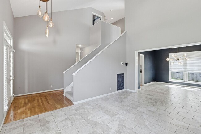 Building Photo - 913 Magnolia Ct W