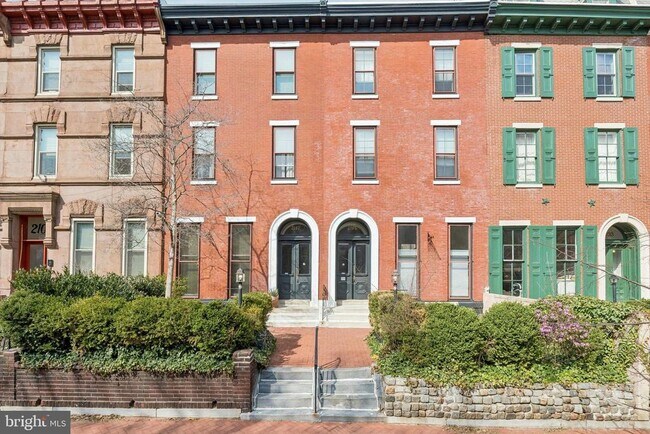 Building Photo - 2105 Green St