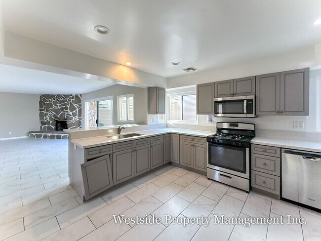 Building Photo - 8100 W 83rd St