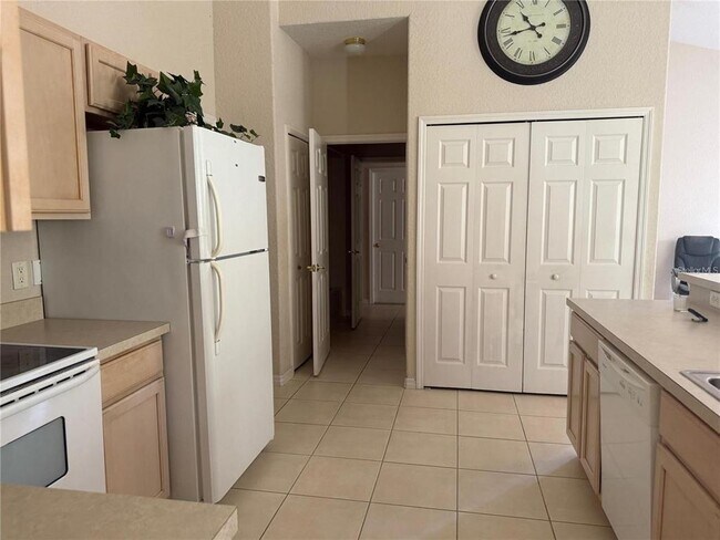 Building Photo - 525 Corvina Dr