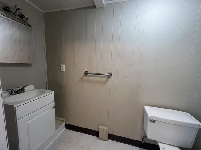 Building Photo - 143 Bradley St