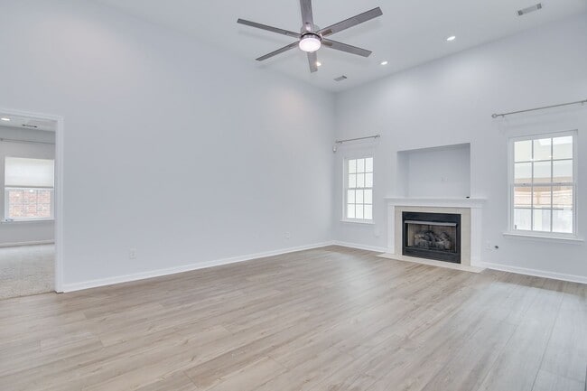 Building Photo - 4 Bedroom 2 Bath in Evans