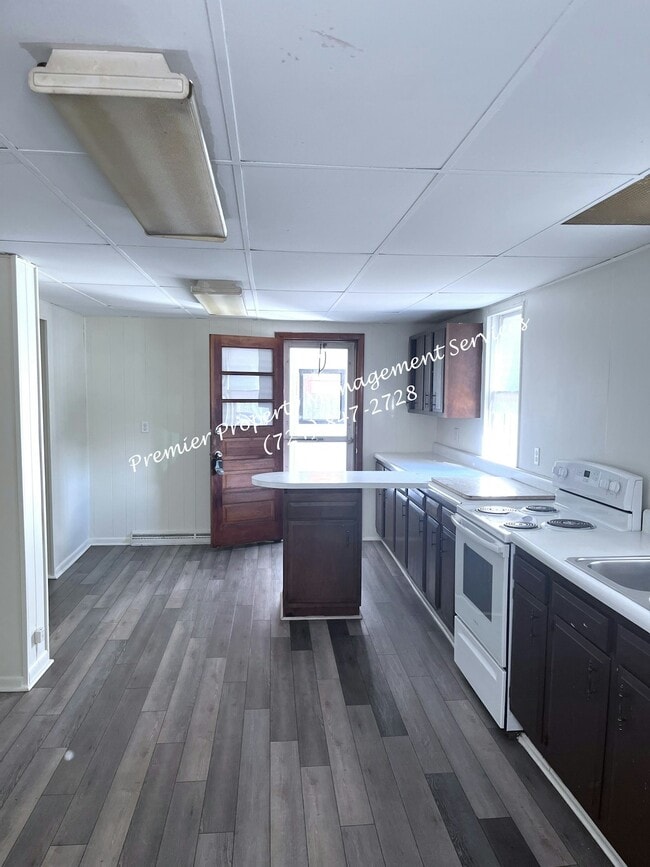 Building Photo - 600 8th St