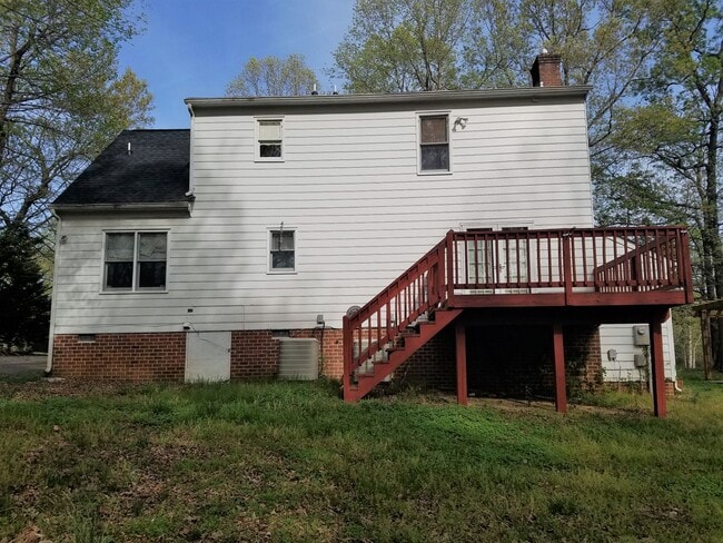 Building Photo - Spacious 3 bedroom 2.5 bath home in South ...