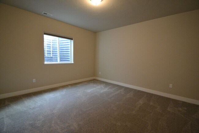 Building Photo - 3 Bedroom Ranch with Finished Basement Available Now!