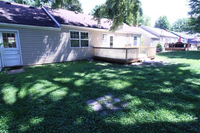 Building Photo - 2 Bedroom 1 Bath House in Mission, Kansas