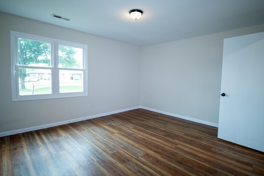 Building Photo - 146 Pierre Pl