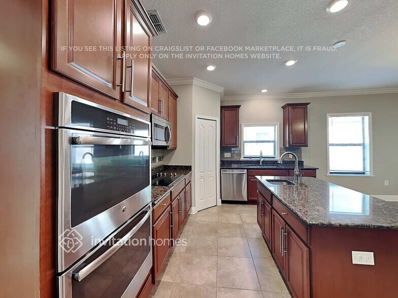 Building Photo - 7526 39th Ave E