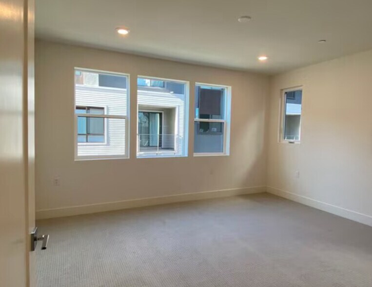 Building Photo - 3893 Quantum Dr