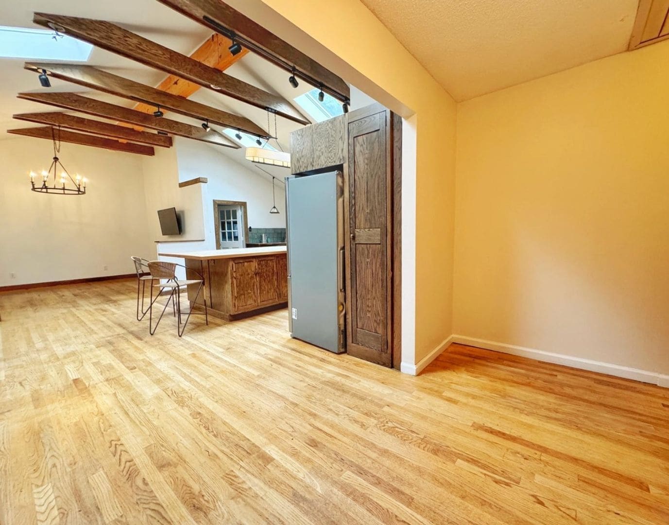 Building Photo - 525 Birnamwood Dr