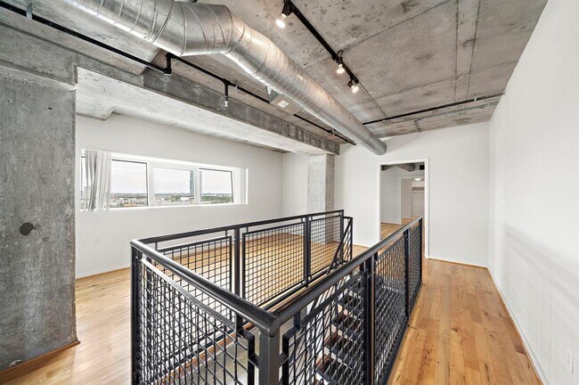 Building Photo - 2000 Bagby St