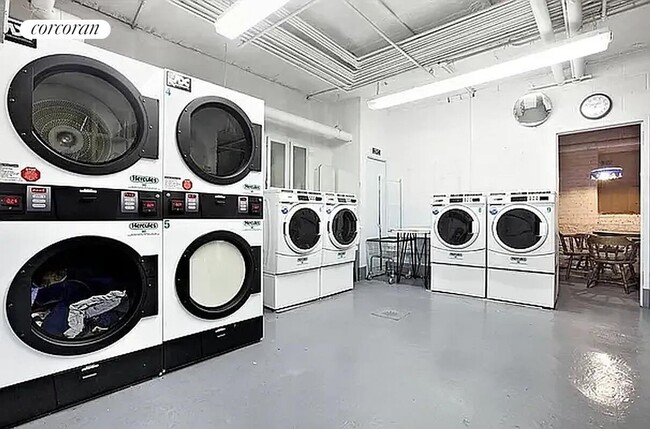 Building Photo - 2790 Broadway