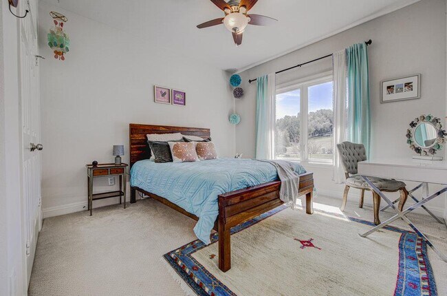 Building Photo - 4800 Mantle Dr