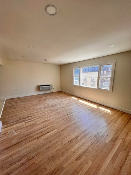 Building Photo - 72 69th St