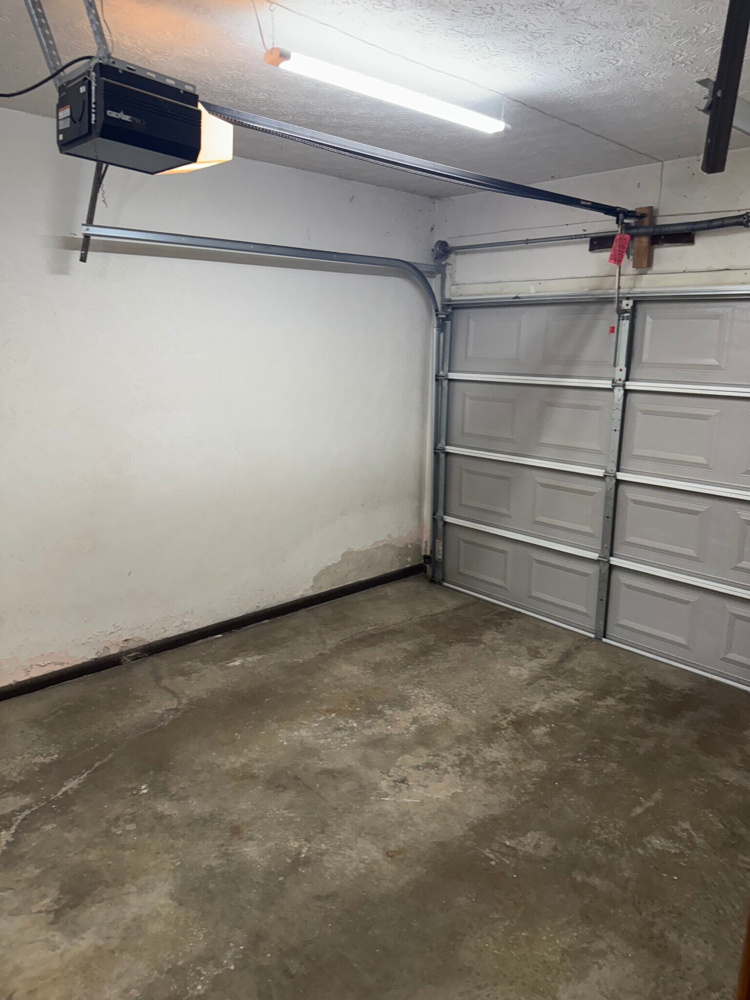 1 Car Garage - 270 Kenridge Rd