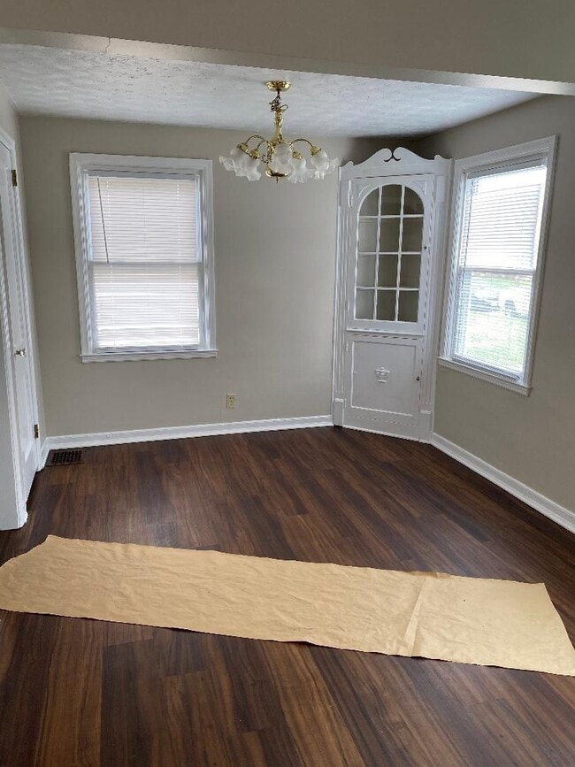 Building Photo - 3 Bedroom, 1 Bathroom SINGLE FAMILY HOME f...