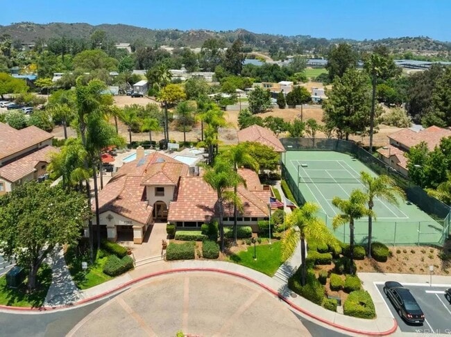 Building Photo - Conveniently Located - Available Immediately!