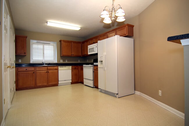 Building Photo - 323 Shoshone Pl