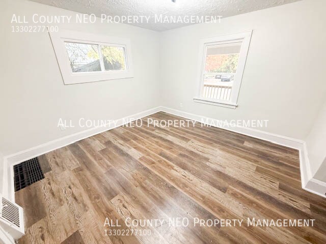 Building Photo - 575 Fernwood Dr