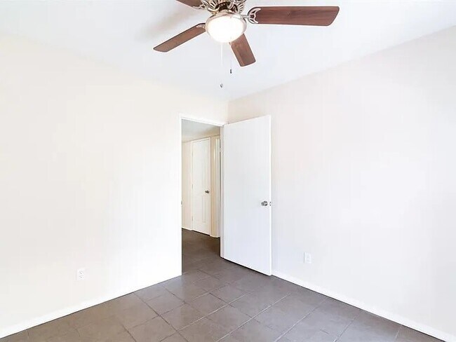 Building Photo - 17519 Fieldglen Dr