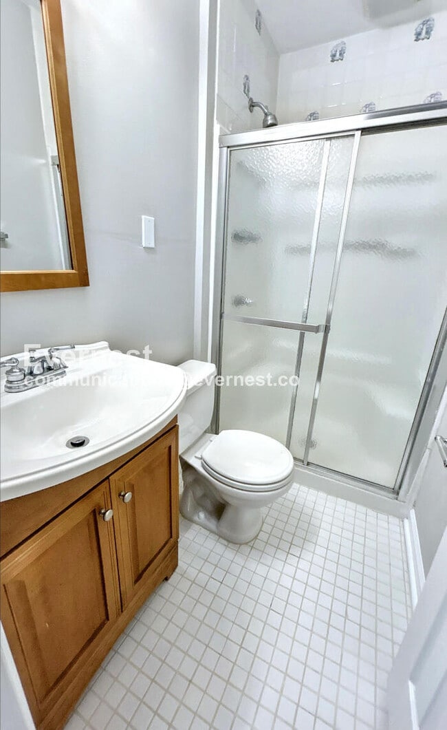 Building Photo - 2058 Mayflower Dr