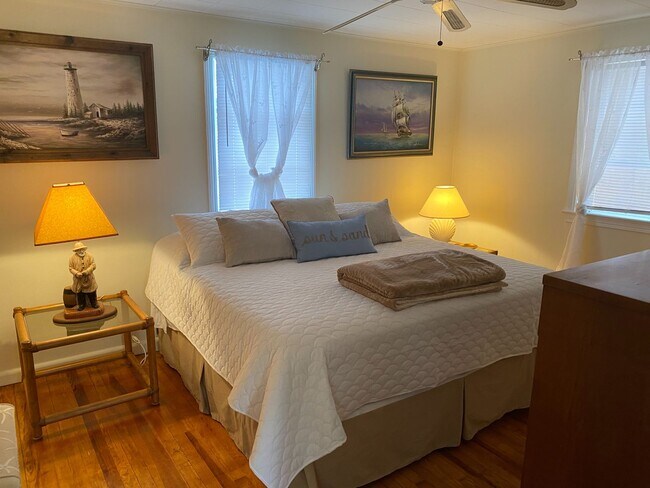 Building Photo - Nokomis Beachy Bungalow (Off Season)