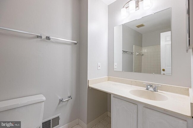 Building Photo - 1204 N Wayne St