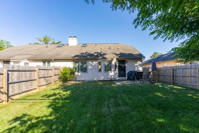Building Photo - 67 Groton Dr