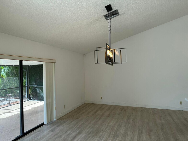 Building Photo - 9645 El Clair Ranch Rd