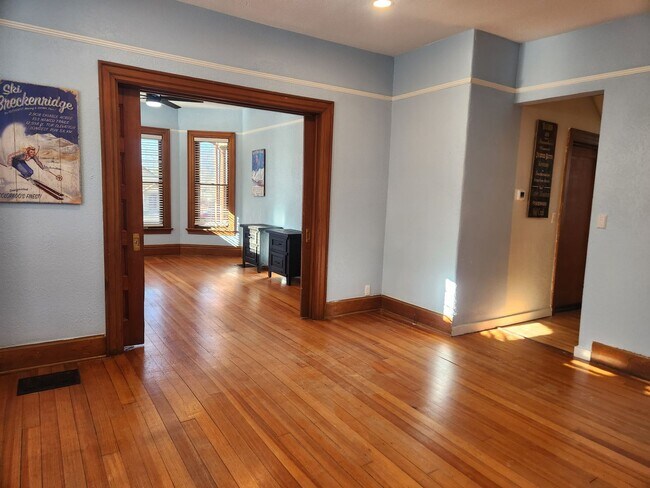 Building Photo - 716 EB