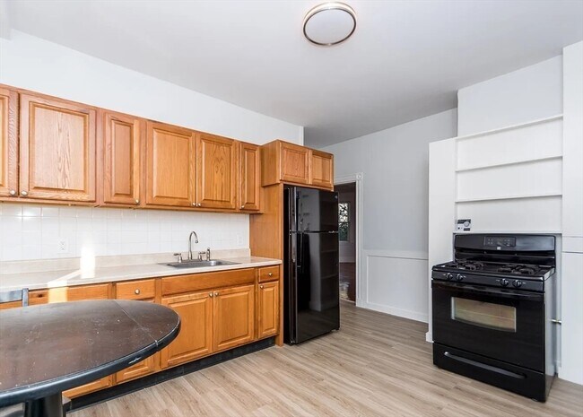 Building Photo - 32 Warwick Rd