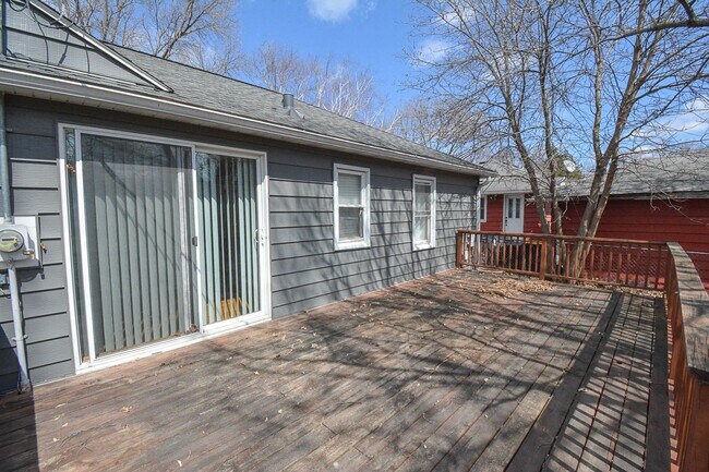 Building Photo - Charming SW Rochester home with fenced yard!