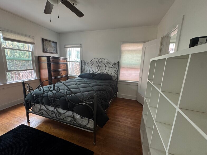 Building Photo - 1056 S Redondo Blvd