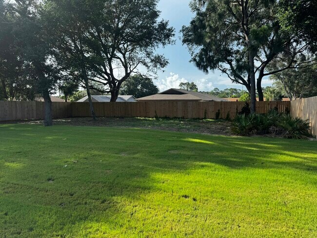 Building Photo - 3410 Green Briar Cir