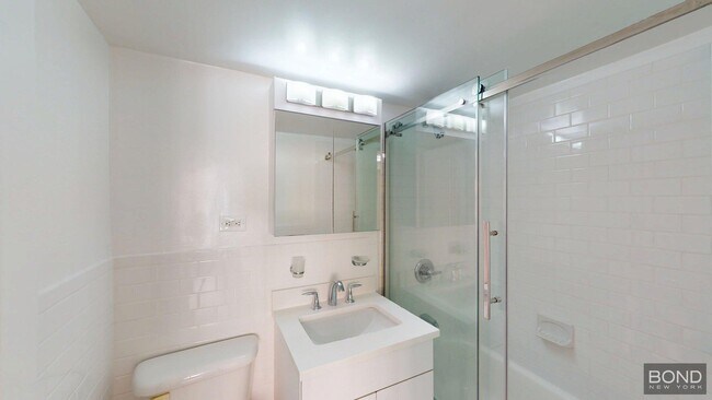 Building Photo - 405 E 56th St