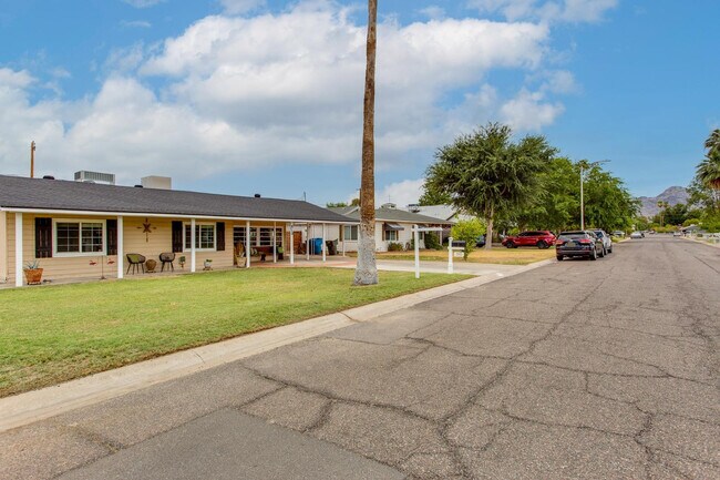 Building Photo - 510 E Belmont Ave