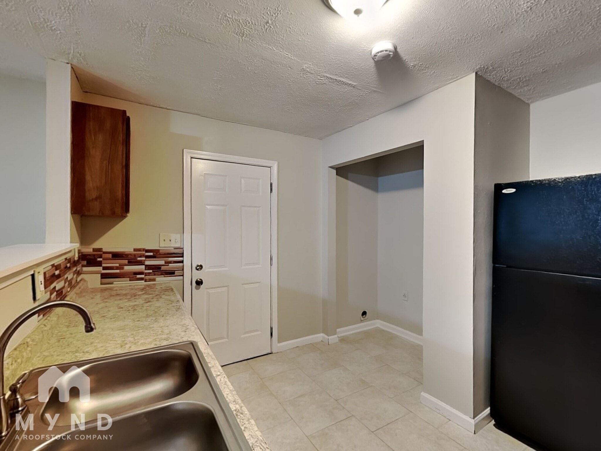 Building Photo - 593 Cedar Ave NW