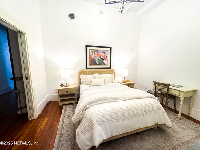 Building Photo - 301 E Bay St