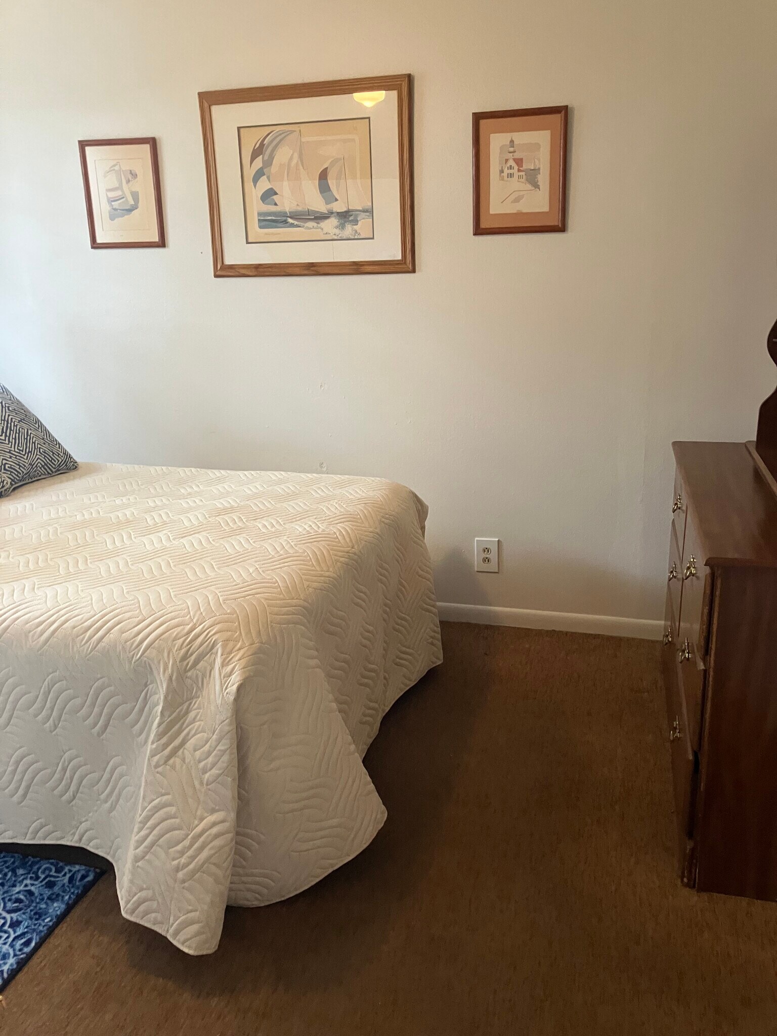 Full sized bed - 1085 Arcadia Dr