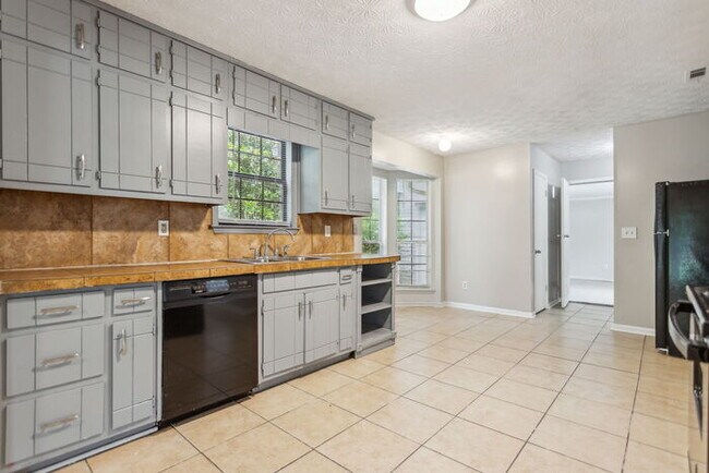 Building Photo - Exquisite Elegance at 2173 Martin Way: Unv...