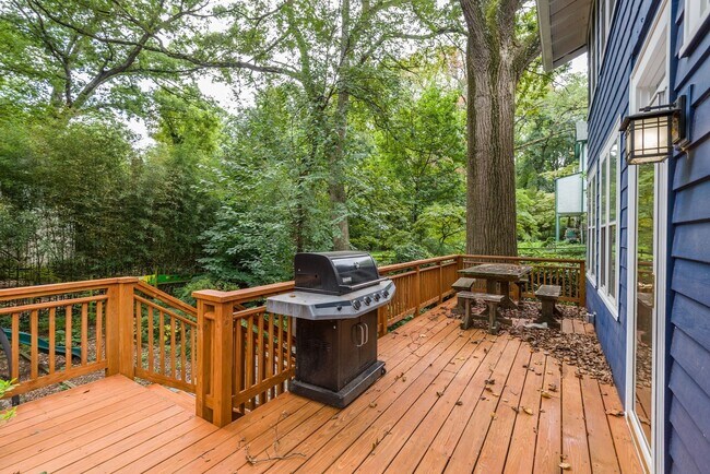 Building Photo - 3 Bed 2.5 Bath - Takoma Park Craftsman - Spacious Rear Deck